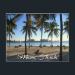 Miami Beach Florida, Sunset Postcard Postkarte<br><div class="desc">Willkommen in Miami, Florida! Miami bietet ein einzigartiges multikulturelles Erlebnis, das sich alle in einer wunderschönen Umgebung am Strand befindet. Diese Postkarte von Miami beherbergt einen ruhigen Sonnenuntergang am Abend über einem schönen Strand mit Palmen und einem klaren blauen Himmel. Florida Travel Postkarten sind unterhaltsam und können für viele Anlässe...</div>
