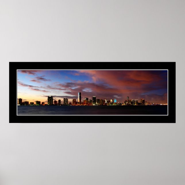 Miami Skyline bei Dämmerpanorama - Poster (Vorne)