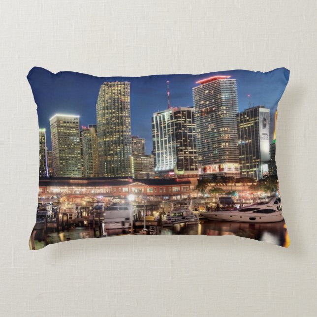 Miami-Skylinestadt in Florida Zierkissen (Vorderseite)