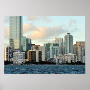 Miami-Wolkenkratzer gegen breiten klaren Himmel Poster