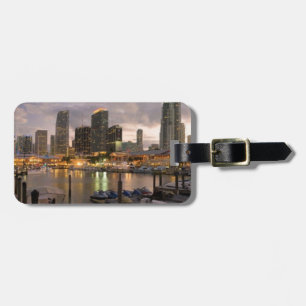 MiamifinanzSkyline an der Dämmerung Gepäckanhänger