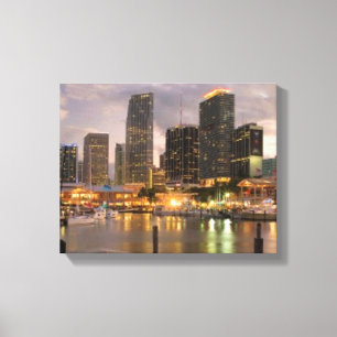 MiamifinanzSkyline an der Dämmerung Leinwanddruck