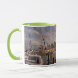 MiamifinanzSkyline an der Dämmerung Tasse