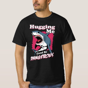 Mich zu umarmen kann gefährlich sein   Haiwarnung T-Shirt