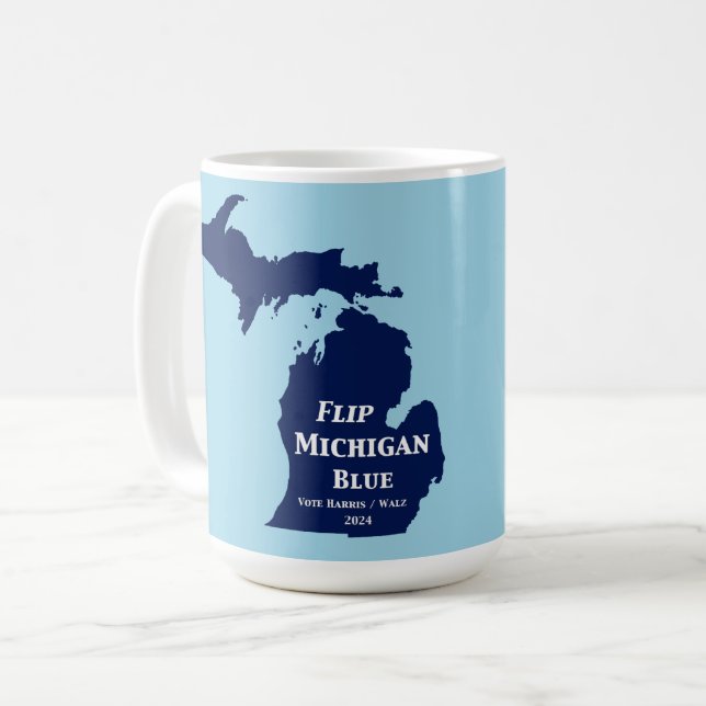 Michigan Blue im Jahr 2024 gedreht Kaffeetasse (Vorderseite Links)