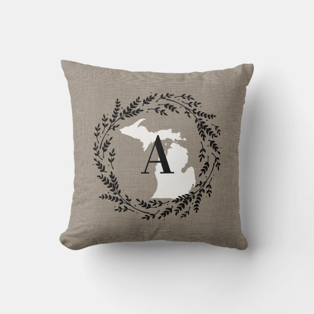 Michigan Rustic Wreath Monogram Throw Pillow Kissen (Vorderseite)