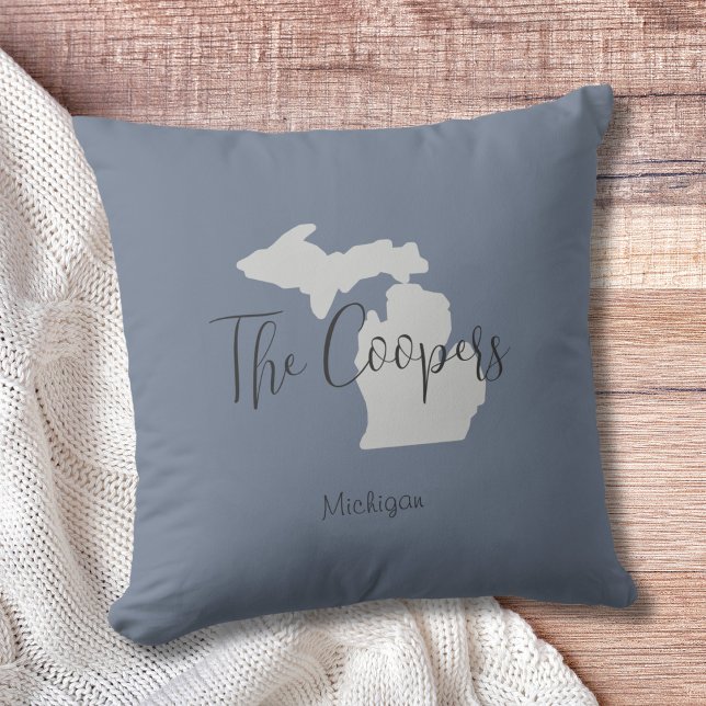 Michigan Staat Family Name Throw Pillow Kissen (Show pride for your state and personalize it!  "love makes this house a home in <your state>")
