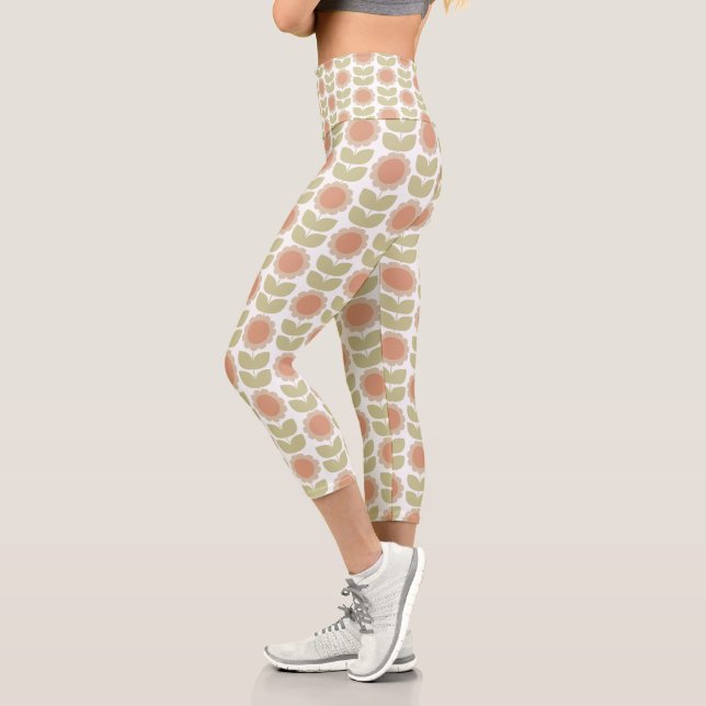  Mid-Century Pastel Pink Retro Floral Pattern Capri Leggings (Links)