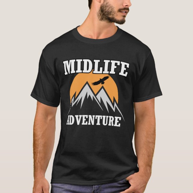 Midlife Adventure Mountains Funny Midlife Crisis T-Shirt (Vorderseite)