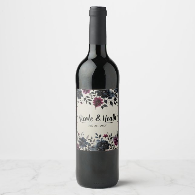 Midnight Blue Burgundy Inky Floral Almond Wedding Weinetikett (Vorderseite)