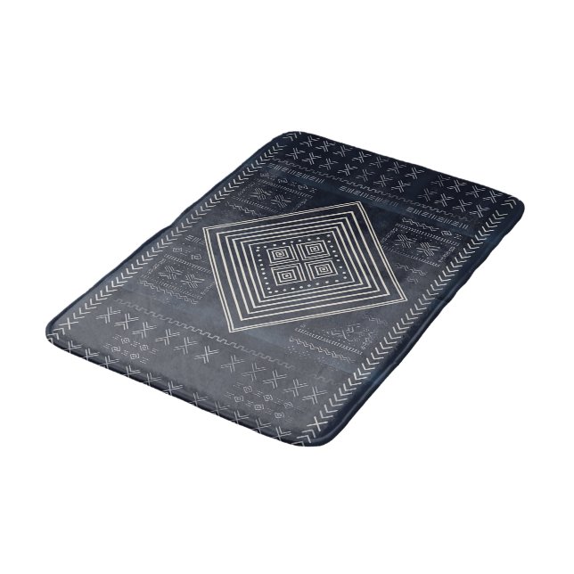 Midnight Nomad Diamond - Indigo Mudcloth Kunst Badematte (Schrägansicht)