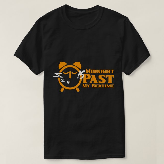 "Midnight Past My Bedtime" Funny New Year Quote T-Shirt (Design vorne)