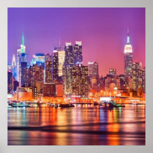 Midtown Manhattan in der Nacht mit Empire Stae Poster