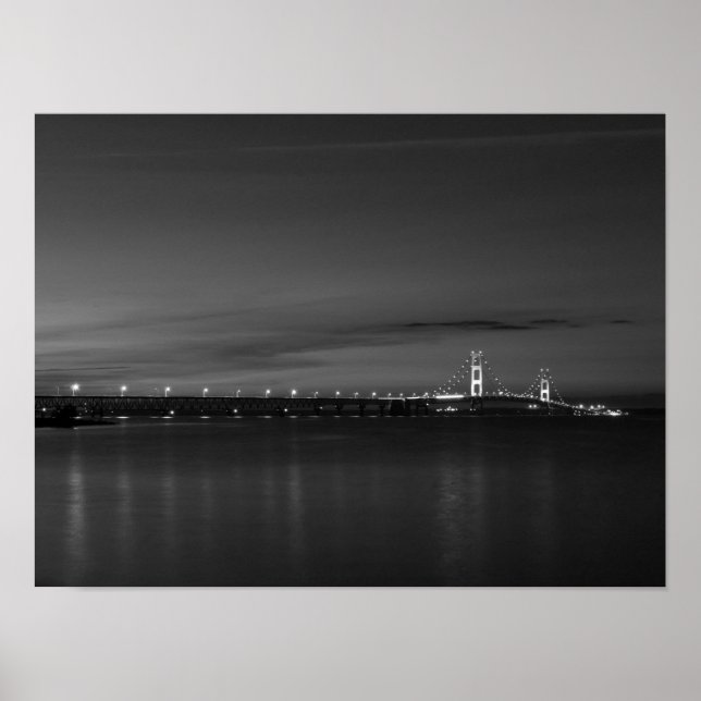 Mighty Mac bei Nacht Pano Grayscale Poster (Vorne)