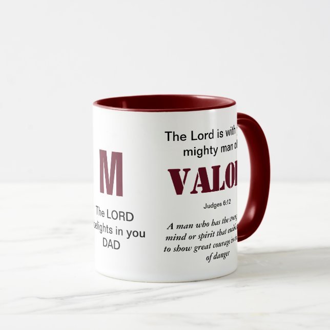 MIGHTY MAN OF VALOR Christlich Red Monogram Tasse (VorderseiteRechts)