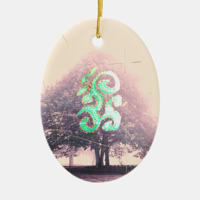 Mighty Tree in Nebel Mystery Symbol Keramik Ornament (Vorne)