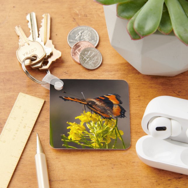 Milberts Tortoiseshell Butterfly Nah-Up-Foto Schlüsselanhänger (Schreibtisch)