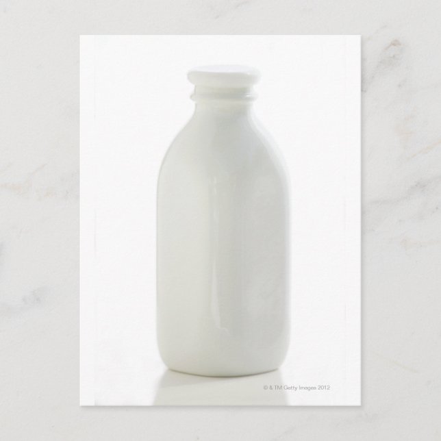 Milchflasche auf weißem Hintergrund Postkarte (Vorderseite)