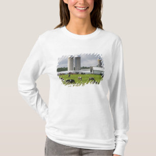 Milchkühe und Bauernhof in der Nähe von Taylor Cou T-Shirt