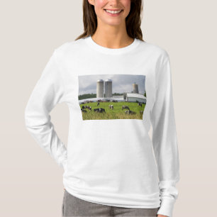 Milchkühe und Bauernhof in der Nähe von Taylor Cou T-Shirt