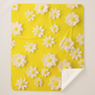 Milchprodukte mit gelbem Hintergrund Sherpadecke