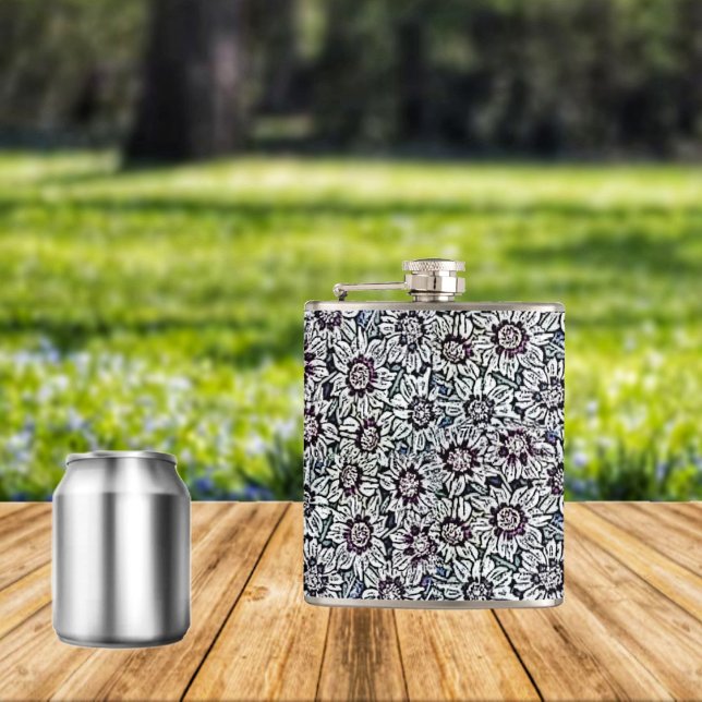 Milchsektor Flachmann (Field Of Daisies Hip Flask, gives a feminine touch to its design!)