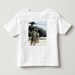 MilitärarbeitsHundeführer verschalen ein helicop Kleinkind T-shirt