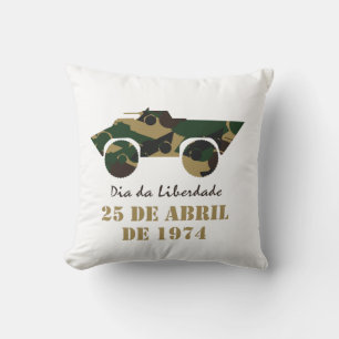 Militärfahrzeug-Symbol der Revolution vom 25. Apri Kissen