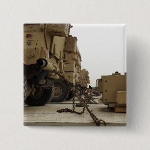 Militärfahrzeuge werden unten auf halb LKW Button