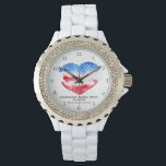 *~* Militärische Veteran-Mama Rotes blaues Herz-Fl Armbanduhr<br><div class="desc">* Die Armbanduhr der White Enamel Band Patriotic Classic Modern Bling Diamond ähnelt dem Kristall, die mit einem herz geformten Watercolor American Flag Design auf dem Gesicht einer Armbanduhr der Frau ausgestattet ist. * Dieses Design hat eine herzförmige Aquarellfarbe, die US Flag American Flag, auch bekannt als Old Glory und...</div>