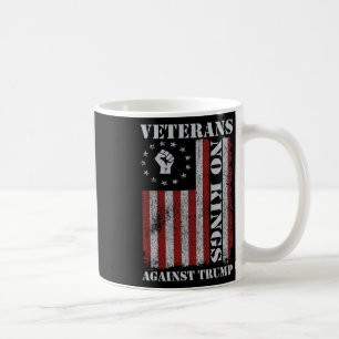 Militärische Veteranen protestieren US-Flagge ohne Kaffeetasse