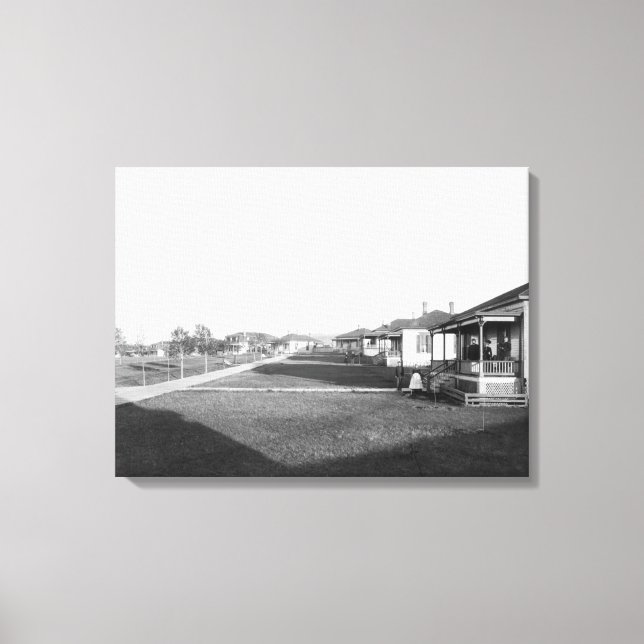 Militärische Zuhause im Wohngebiet von Fort Meade Leinwanddruck (Vorderseite)