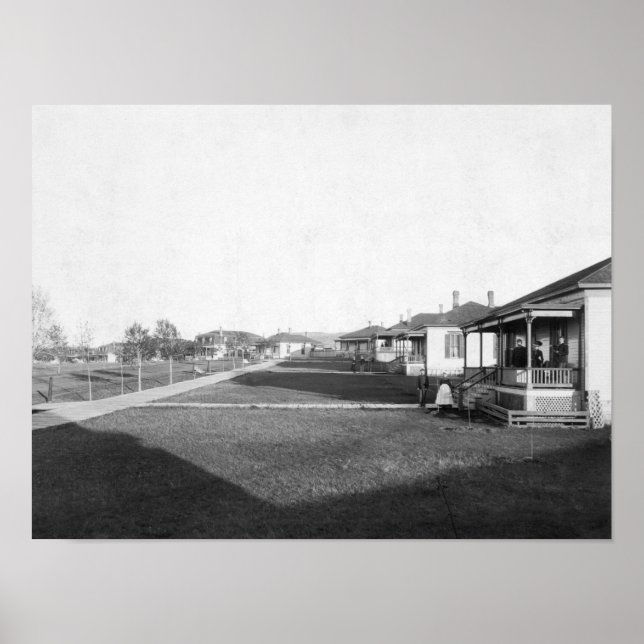 Militärische Zuhause im Wohngebiet von Fort Meade Poster (Vorne)