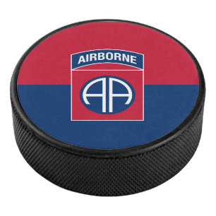 Militärischer Kriegsveteran der 82. Im Flugzeug Di Eishockey Puck