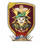 Militärisches Hilfskommando SOG Vietnam Freistehende Fotoskulptur<br><div class="desc">Militärisches Beistandskommando Vietnam MACVSOG MAAG SOG Vietnam Kriegsveteranen Patchausschnitte im Foto</div>