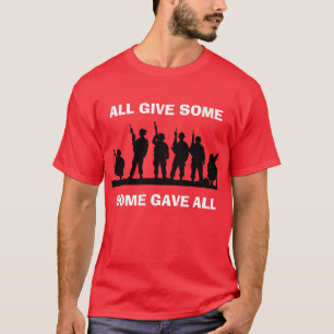 Militärisches Shirt am Roten Freitag