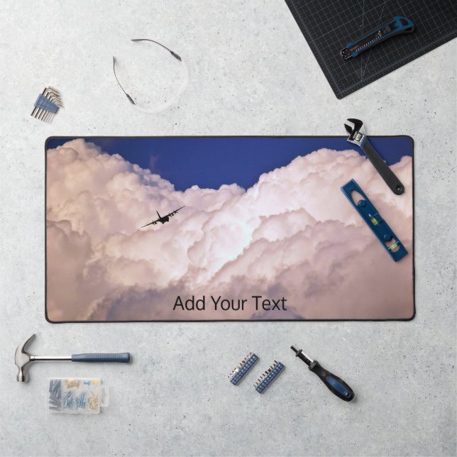 Militärisches Transportflugzeug von Shirley Taylor Schreibtischunterlage (Arbeitsplatz)