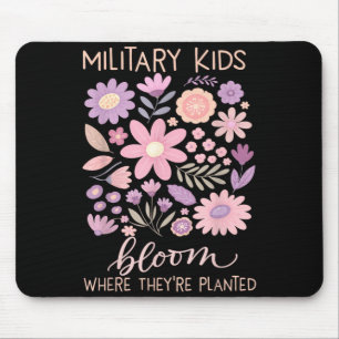 Militärkind Löwenzahn blüht dort, wo er gepflanzt Mousepad