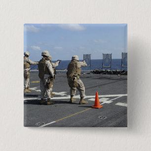 Militärpolizistzug mit dem Berretta M9 Button