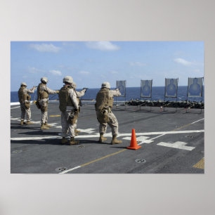Militärpolizistzug mit dem Berretta M9 Poster