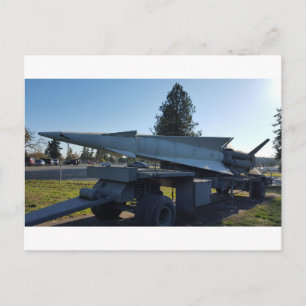 Militärraketenwerfer auf einem Anhänger mit Rädern Postkarte