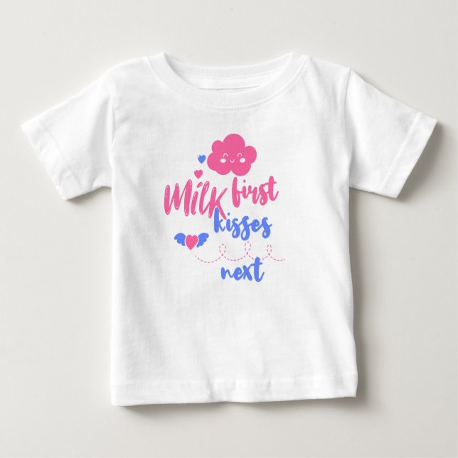 Milk first kisses next baby t-shirt (Vorderseite)