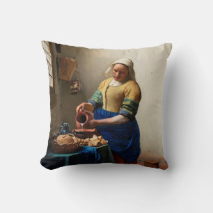 Milkmaid Kitchen Maid von Johannes Vermeer Kissen