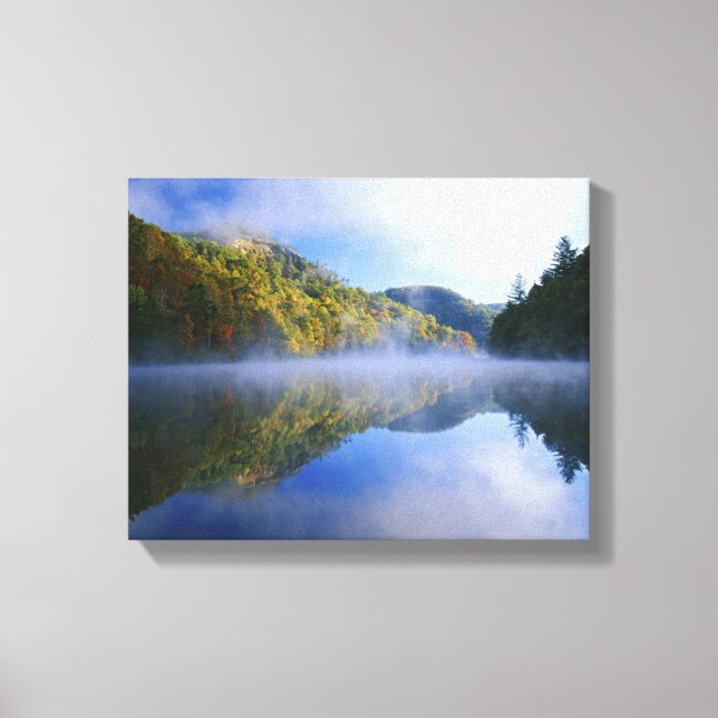 Millbancer See und Herbstfarben bei Sonnenaufgang, Leinwanddruck (Vorderseite)