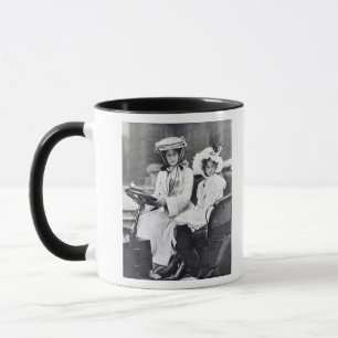 Millicent Herzogin von Sutherland und ihre Tochter Tasse
