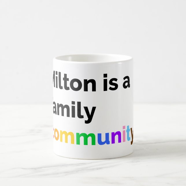 Milton ist eine PRIDE LGBTQ+-Tasse der Familie Com Kaffeetasse (Mittel)