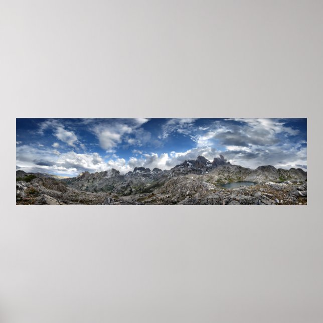 Minarettpanorama über den Seen von Nydiver - Sierr Poster (Vorne)