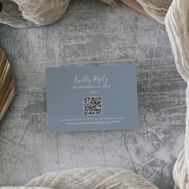 Mindestleaf | Blue and White QR Code Wedding RSVP Begleitkarte (Von Creator hochgeladen)