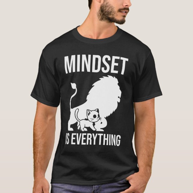 Mindset is Everything - Cat Lion Motivierend T-Shirt (Vorderseite)