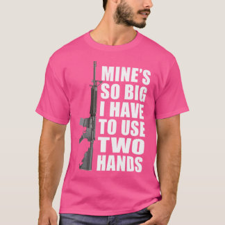 Mine ist so groß, dass ich zwei Hände Funny Rifle  T-Shirt